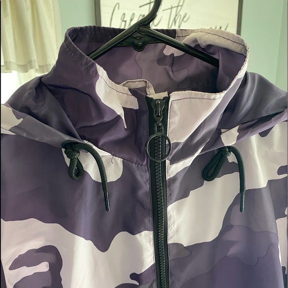 Camp windbreaker - Picture 2 of 3